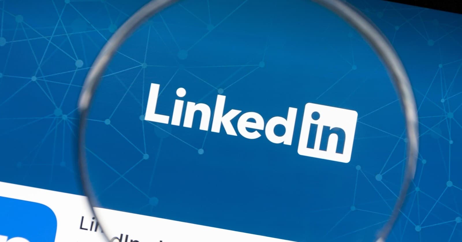 Job description ලියන්න උදව් කරන LinkedIn AI-written suggestions
